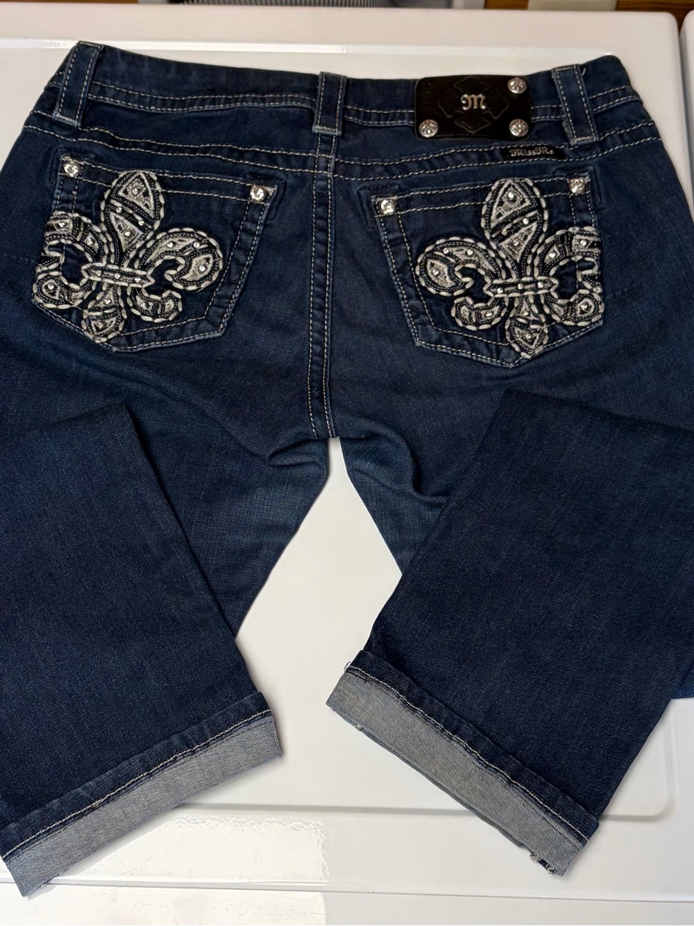 Miss Me Mid-Rise Skinny Jeans. Easy Skinny Cropped Size 29. Dark Washed.